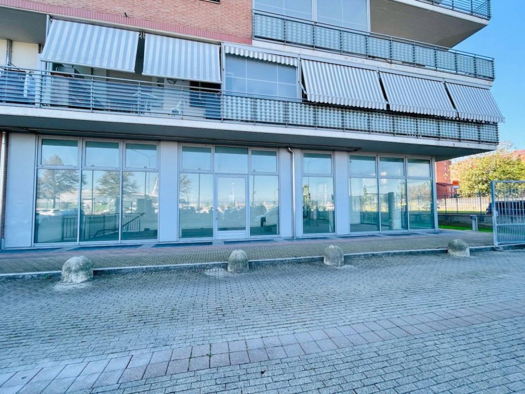 Locale angolare vicinanze Allianz Stadium/Juventus. Nuovo