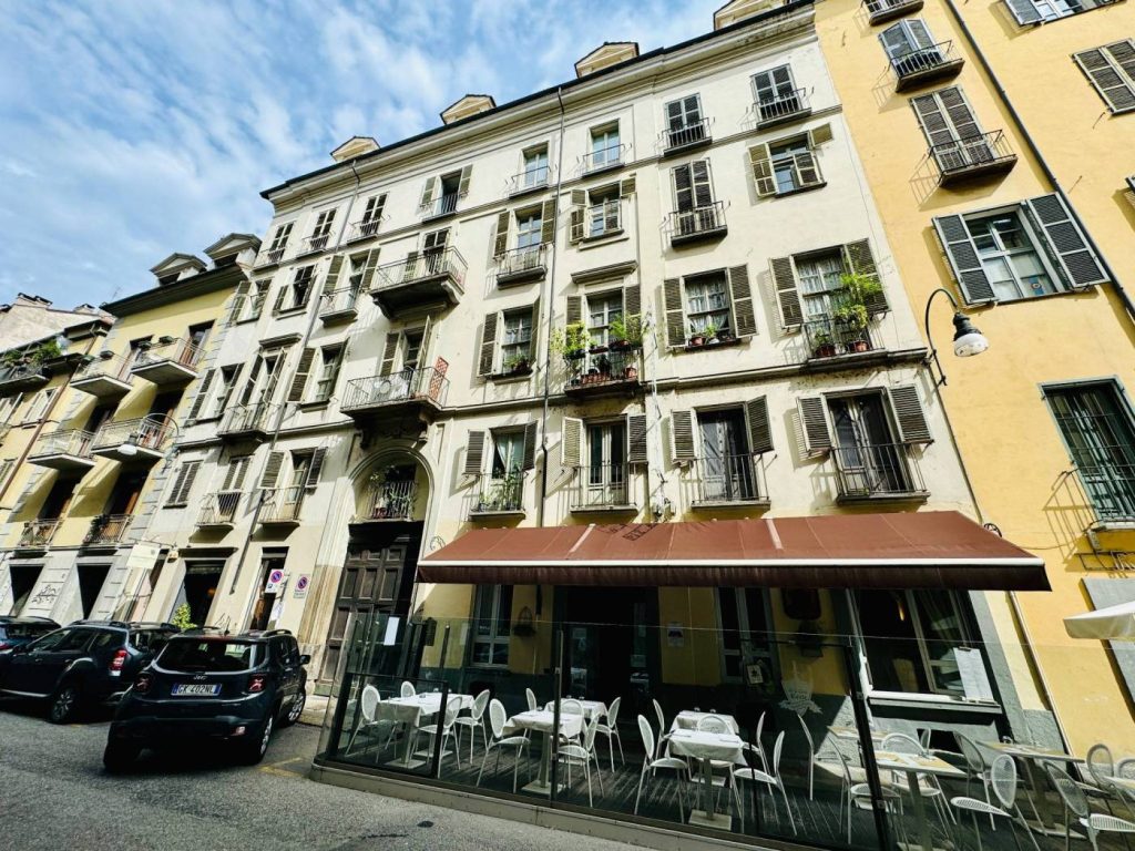 Via po. Ampia metratura