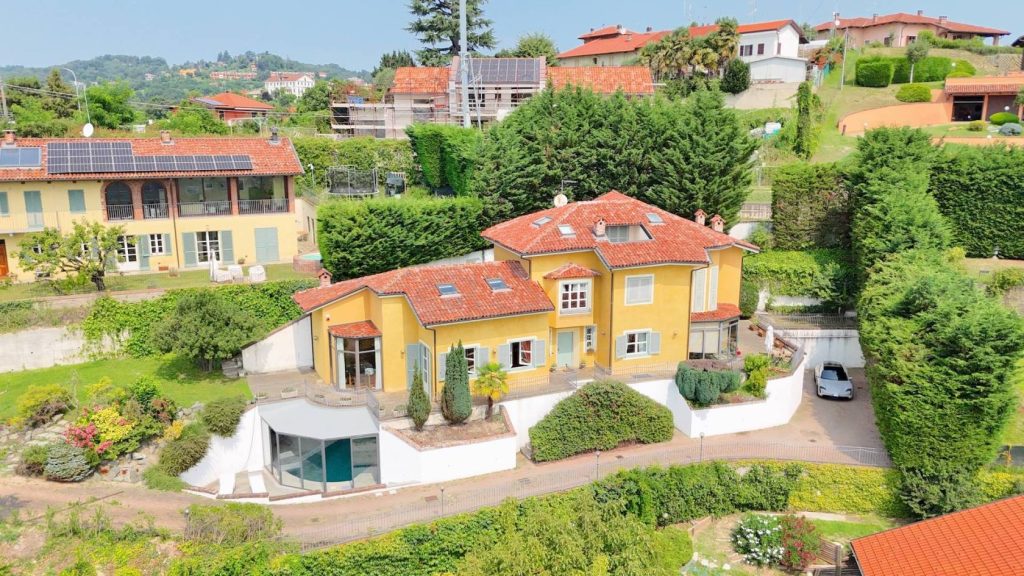 Villa di prestigio con piscina interna. Baldissero Torinese