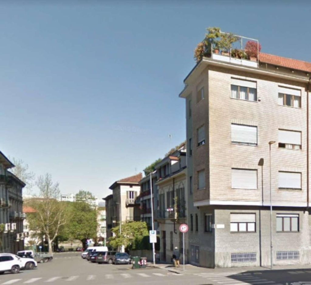 Attico in precollina. Terrazzo. Ristrutturato. Box auto.