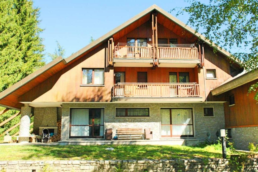 Bardonecchia villa immersa nel verde.