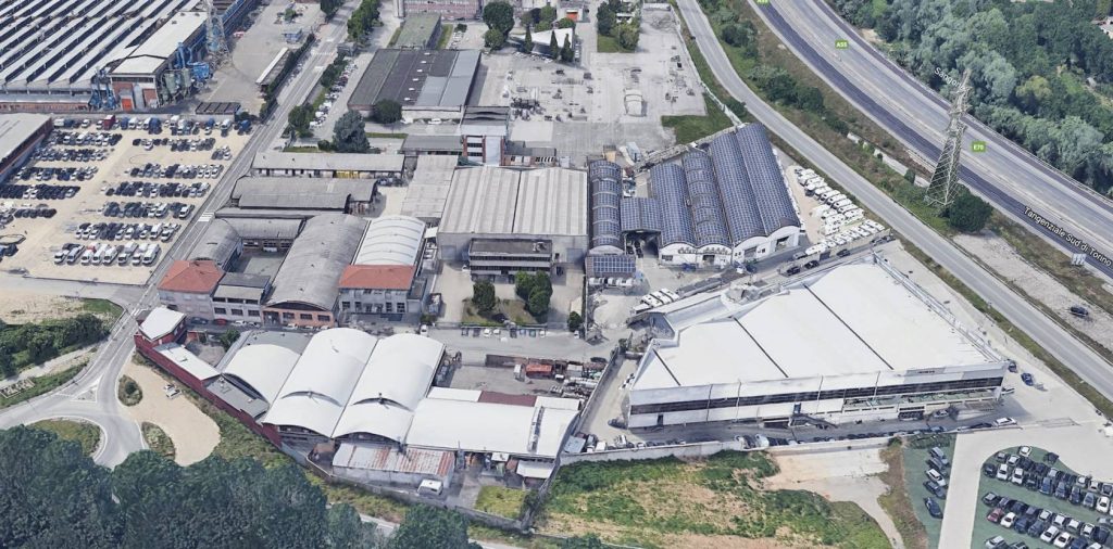 Capannone Beinasco autostrada 2600 mq + 360 mq uffici.