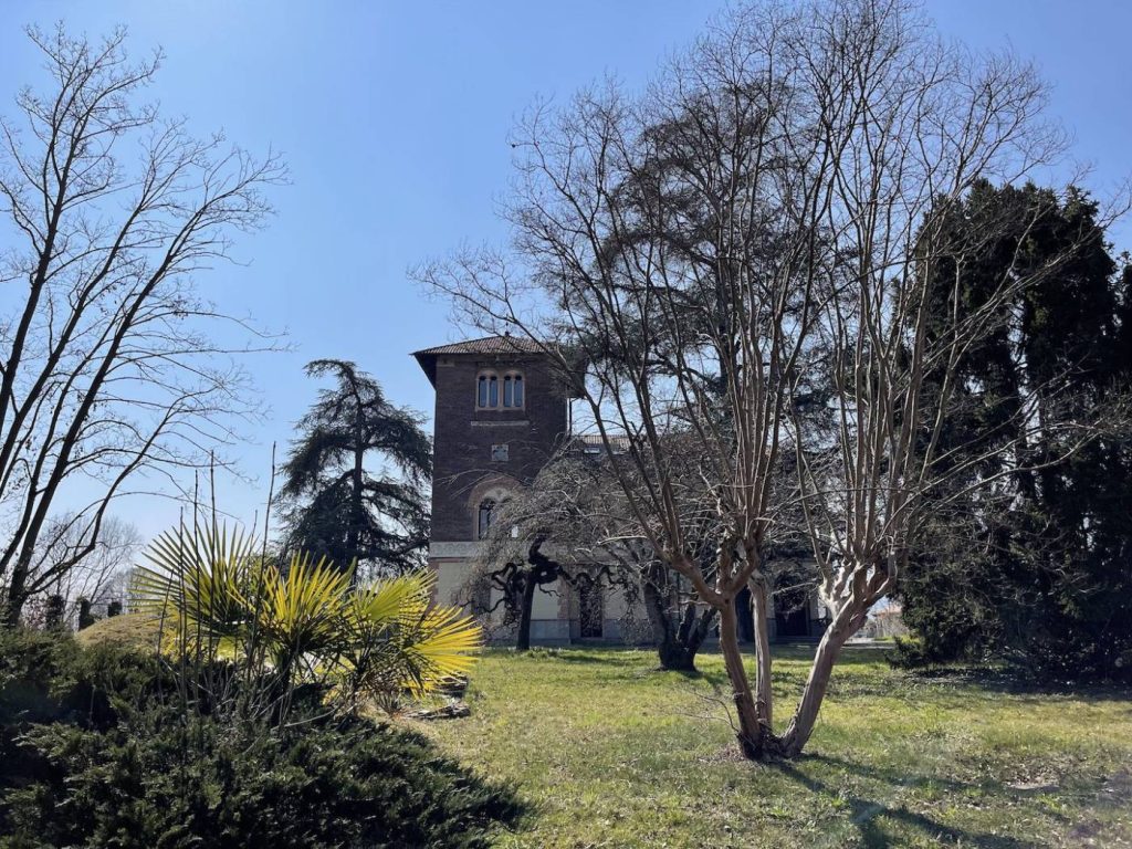 Importante Villa Liberty immersa in parco privato.