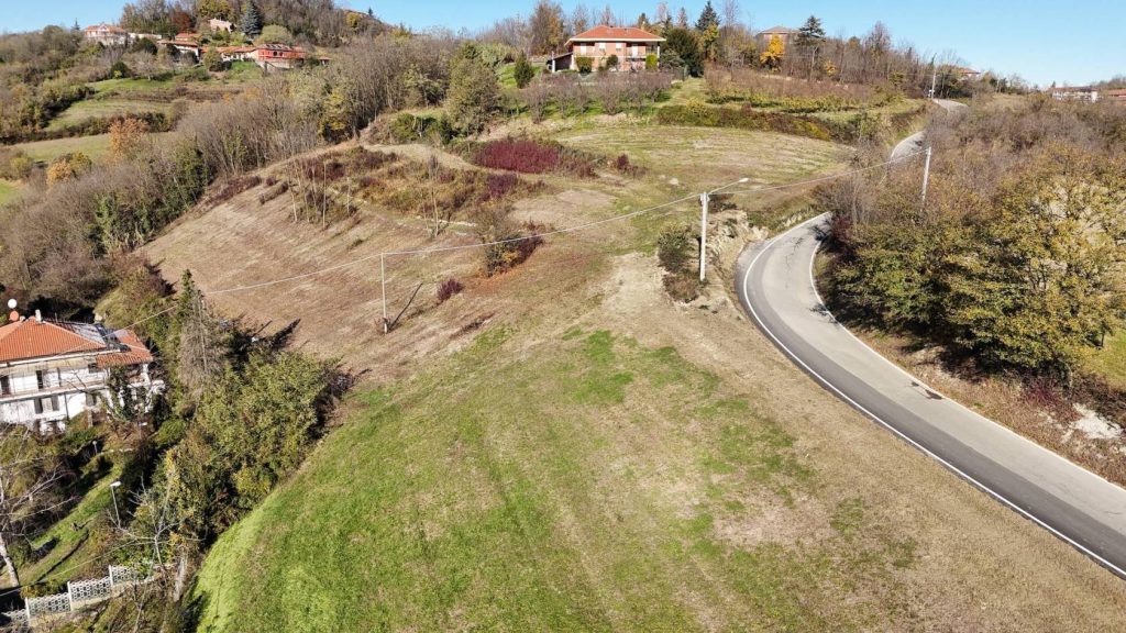 Pavarolo. Terreno edificabile in posizione panoramica.