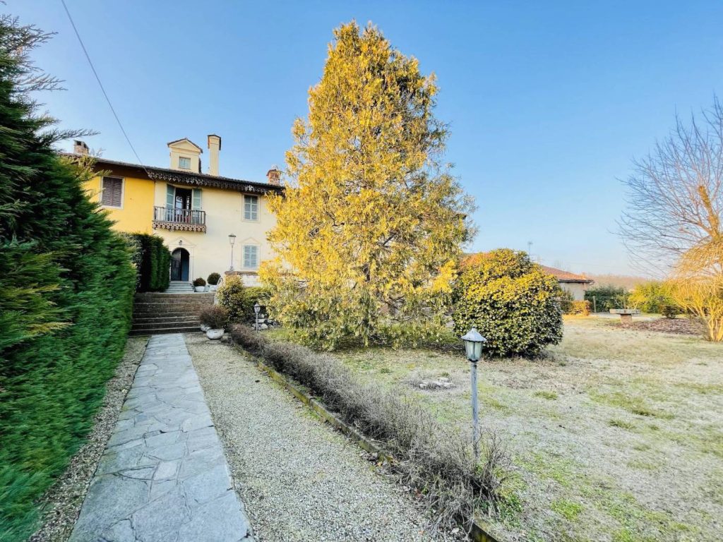 Tenuta "Il Palazzasso" dei Conti Cacherano d'Osasco.