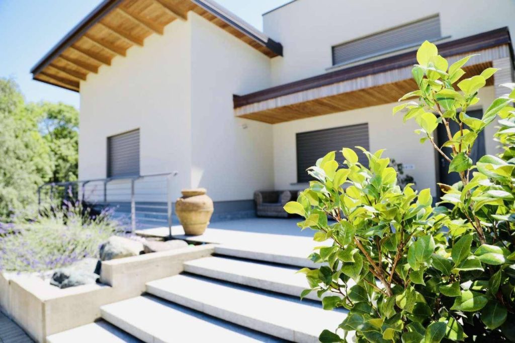 Villa Hi-tech a San Carlo Canavese. Massima privacy.