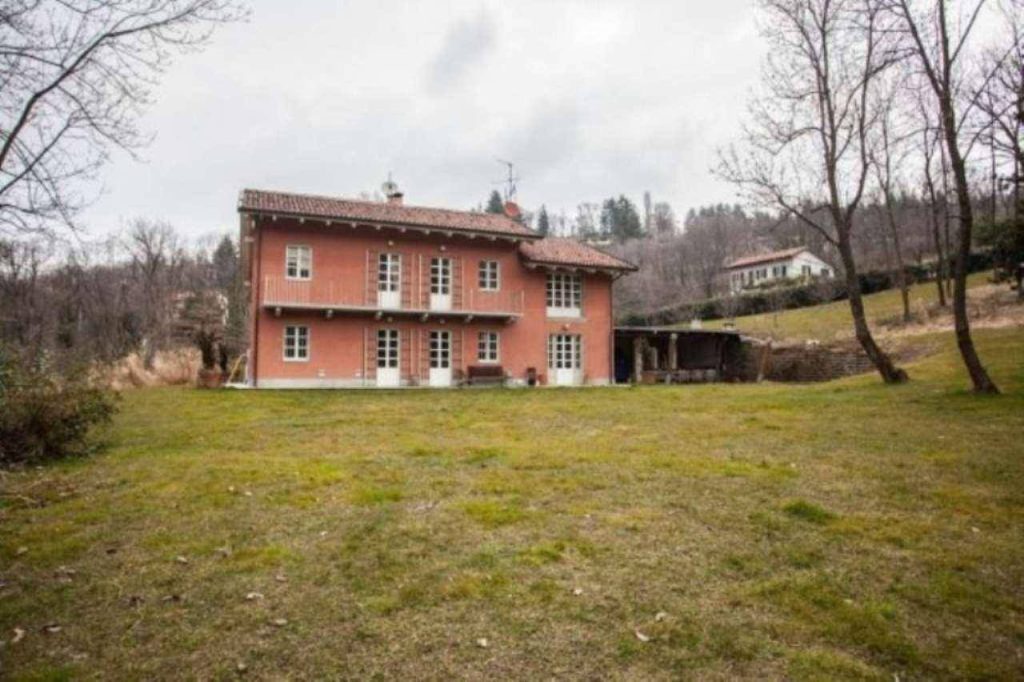 Villa completamente restaurata sulla base di uno storico casale della collina di Torino a Cavoretto
