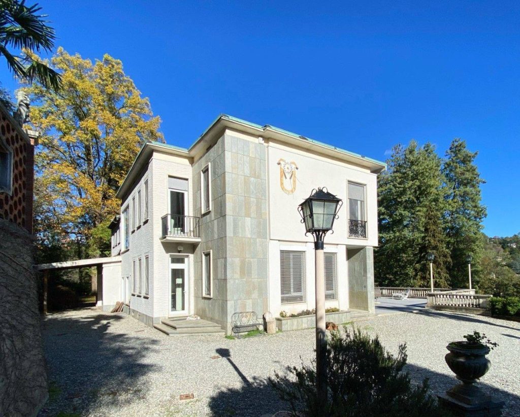 Villa di pregio nella prima collina torinese.